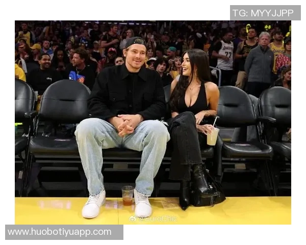 火辣啤酒妹现场助阵湖人曾与格里芬贝克汉姆大儿子有过约会